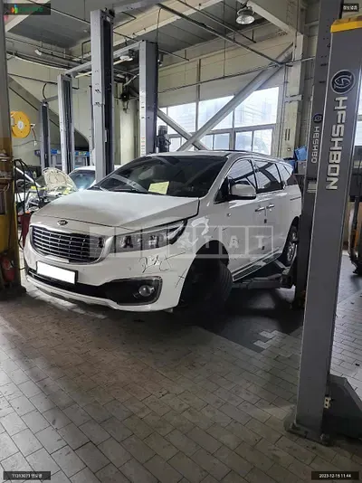Photo 1 of 21: 2016 Kia Carnival, VIN KNAMC81ABHS269356 — Korean insurance auction
