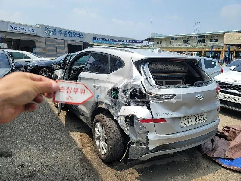 Photo 2 of 15: 2019 Hyundai Tucson, VIN KMHJ381ABKU875796 — Korean insurance auction