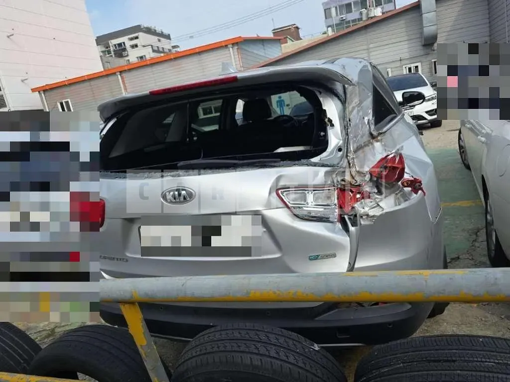 Photo 2 of 11: 2015 Kia Sorento R — Korean insurance auction