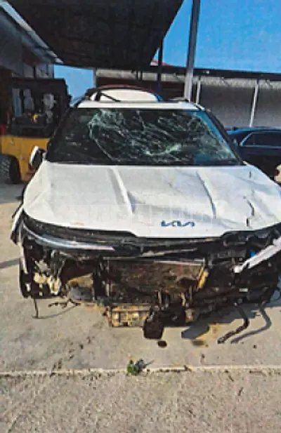 Photo 1 of 30: 2024 Kia Carnival — Korean insurance auction