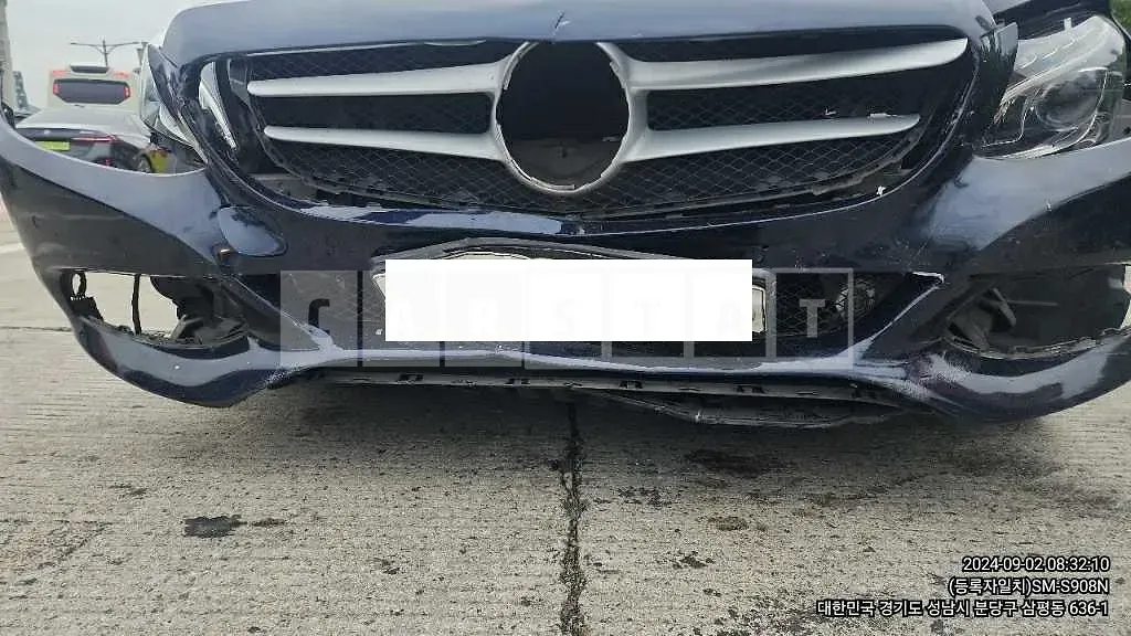 Photo 2 of 32: 2015 Mercedes-Benz C 200 — Korean insurance auction