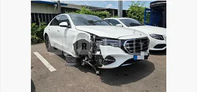 Photo 1 of 100: 2025 Mercedes-Benz E 300 4Matic — Korean insurance auction