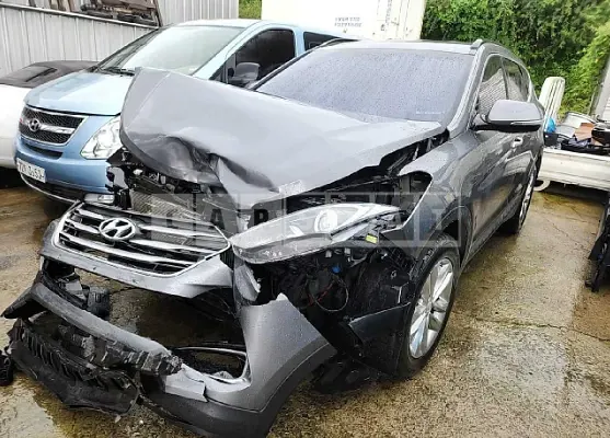 Photo 2 of 22: 2016 Hyundai Santa Fe, VIN KMHSW81UBGU630248 — Korean insurance auction