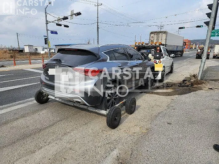 Photo 2 of 40: 2019 Infiniti QX30 AWD, VIN SJKCH53F5KA010410 — Korean insurance auction