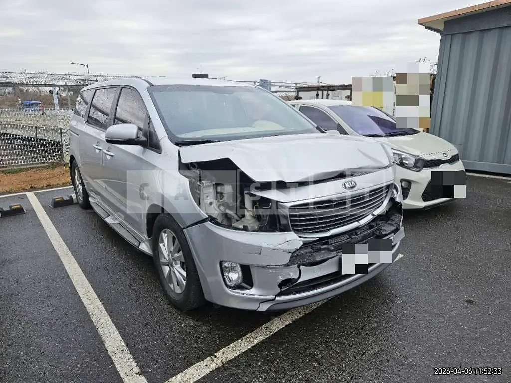 Photo 2 of 13: 2015 Kia Carnivals — Korean insurance auction