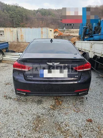 Photo 1 of 10: 2015 Genesis Dh — Korean insurance auction
