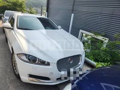 Photo 1 of 8: 2015 Jaguar XF 2.2d — Korean insurance auction