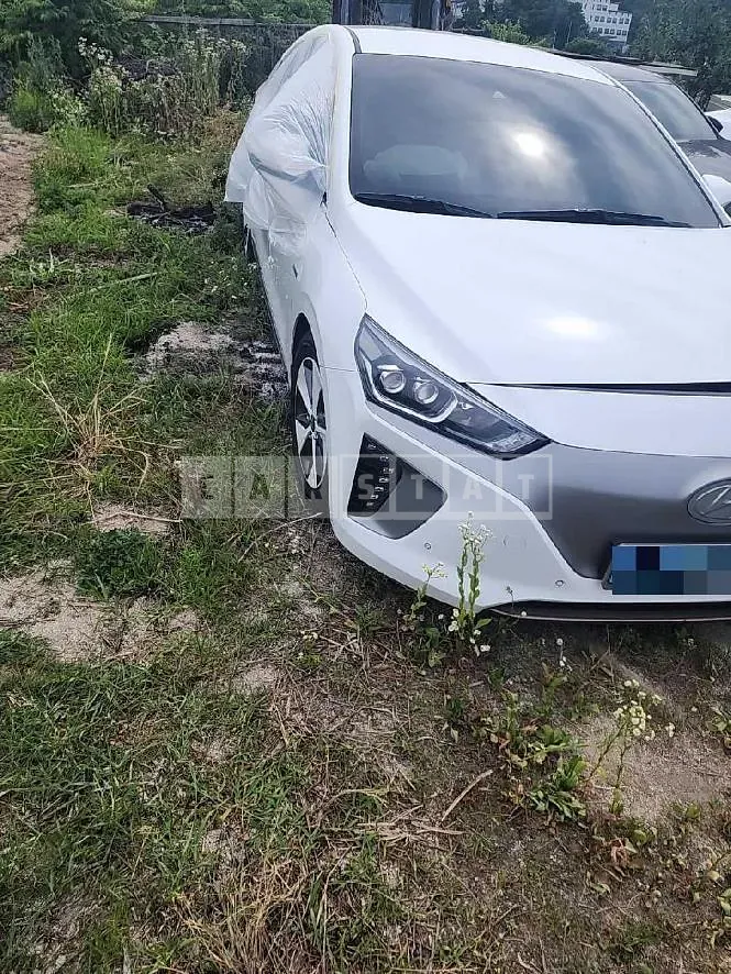 Photo 2 of 22: 2018 Hyundai IONIQ Electric, VIN KMHC051HFJU019984 — Korean insurance auction
