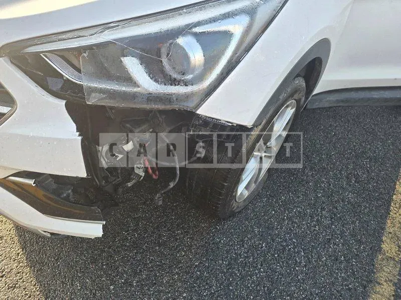 Photo 2 of 18: 2015 Hyundai Santa Fe DM — Korean insurance auction
