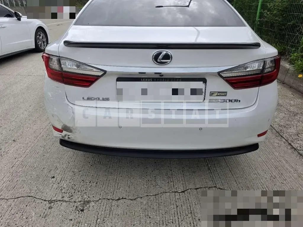 Photo 2 of 16: 2015 Lexus ES300h — Korean insurance auction