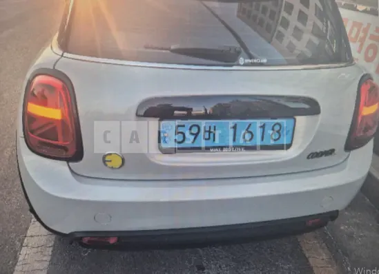 Photo 2 of 23: 2023 MINI Cooper Se — Korean insurance auction