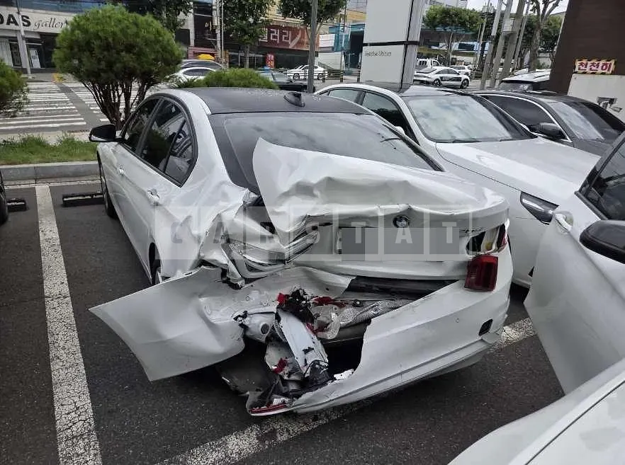 Photo 2 of 6: 2015 BMW 320d — Korean insurance auction