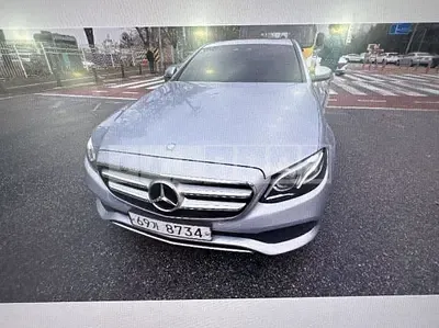 Photo 1 of 26: 2017 Mercedes-Benz E220 d 4Matic, VIN WDDZF0FB2HA187672 — Korean insurance auction