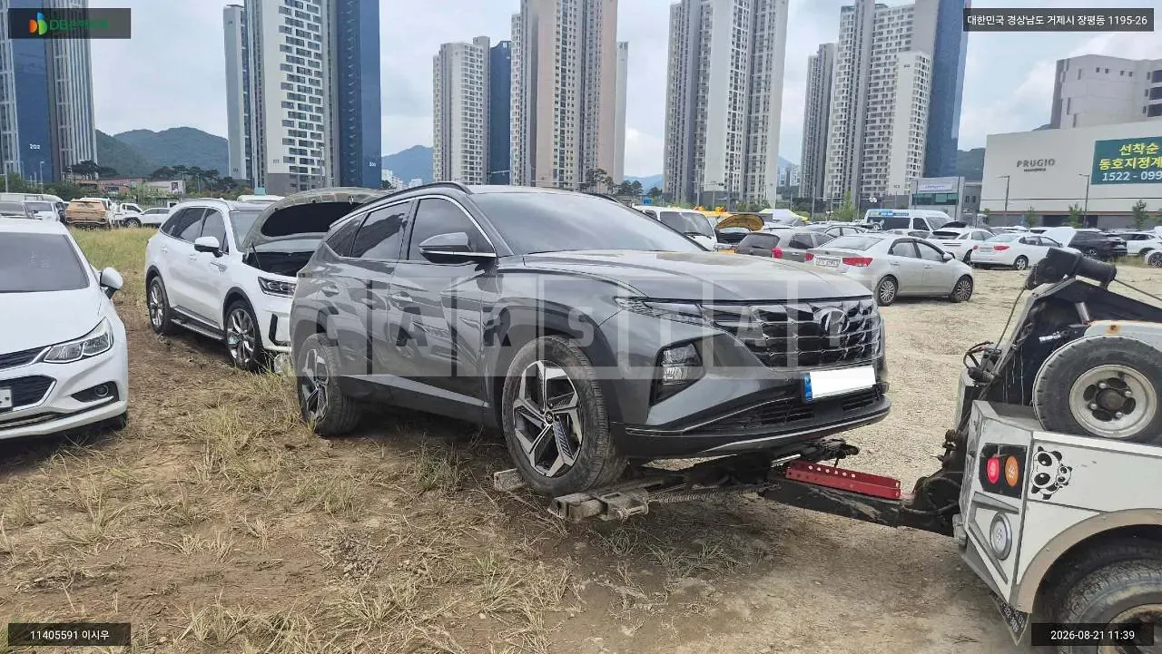 Photo 2 of 10: 2021 Hyundai Tucson, VIN KMHJE81BGMU067164 — Korean insurance auction
