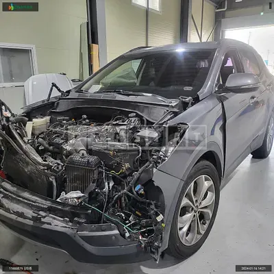 Photo 1 of 11: 2015 Hyundai Santa Fe, VIN KMHSW81UDFU467393 — Korean insurance auction