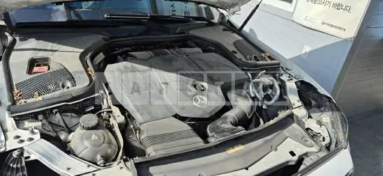 Photo 2 of 6: 2017 Mercedes-Benz E220d — Korean insurance auction