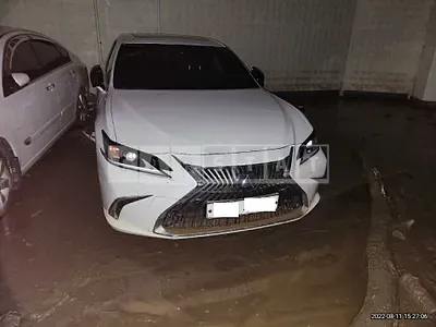 Photo 1 of 5: 2019 Lexus ES300h, VIN JTHB21B11K2015515 — Korean insurance auction
