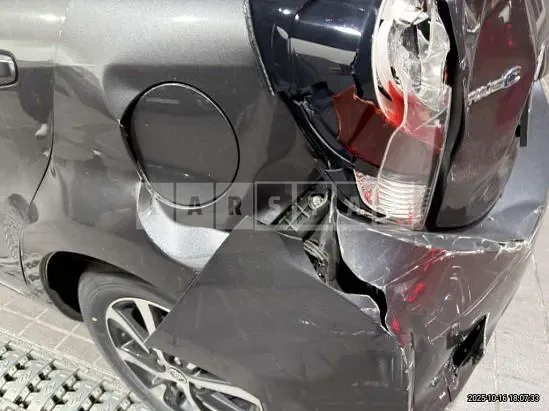 Photo 2 of 24: 2020 Toyota Prius C, VIN JTDKDTB34L1633881 — Korean insurance auction