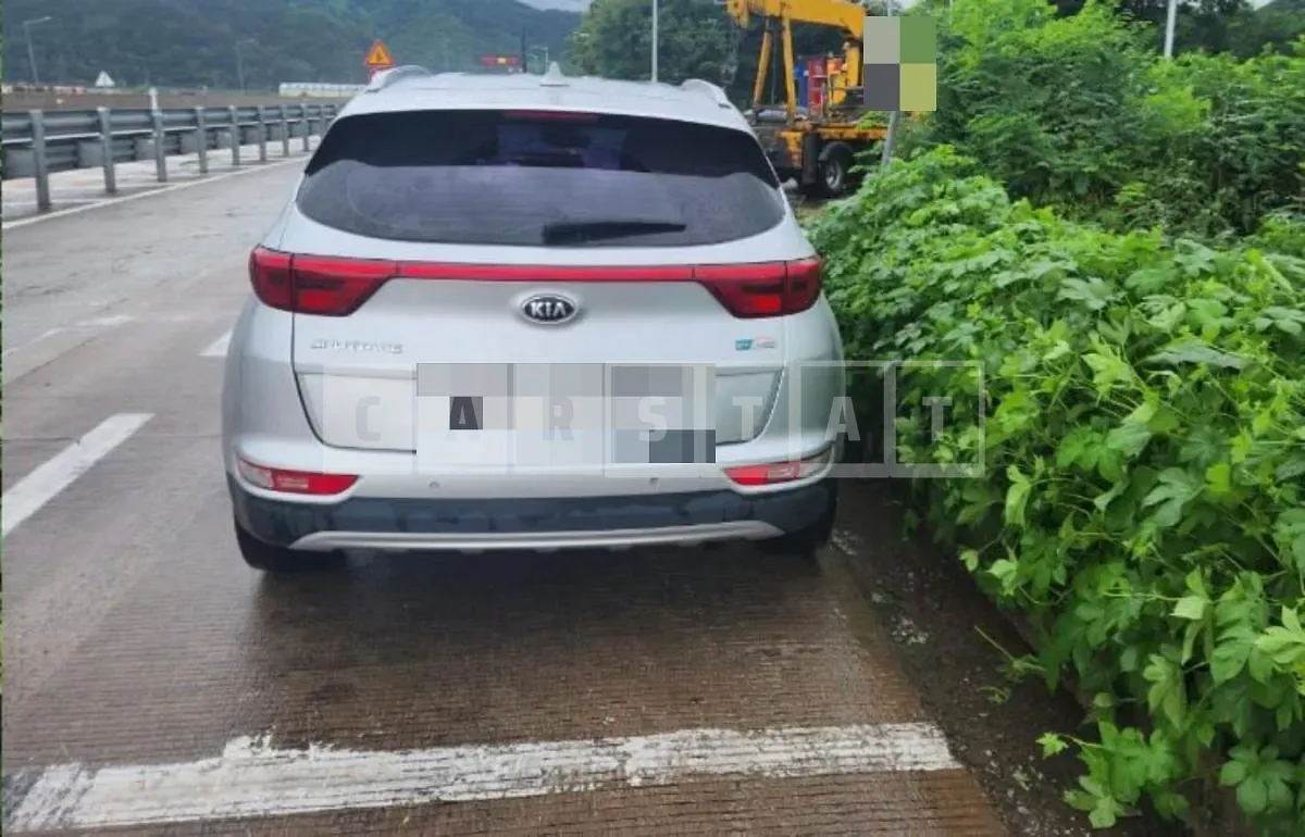 Photo 2 of 4: 2016 Kia Sportage, VIN KNAPN813BGK055716 — Korean insurance auction