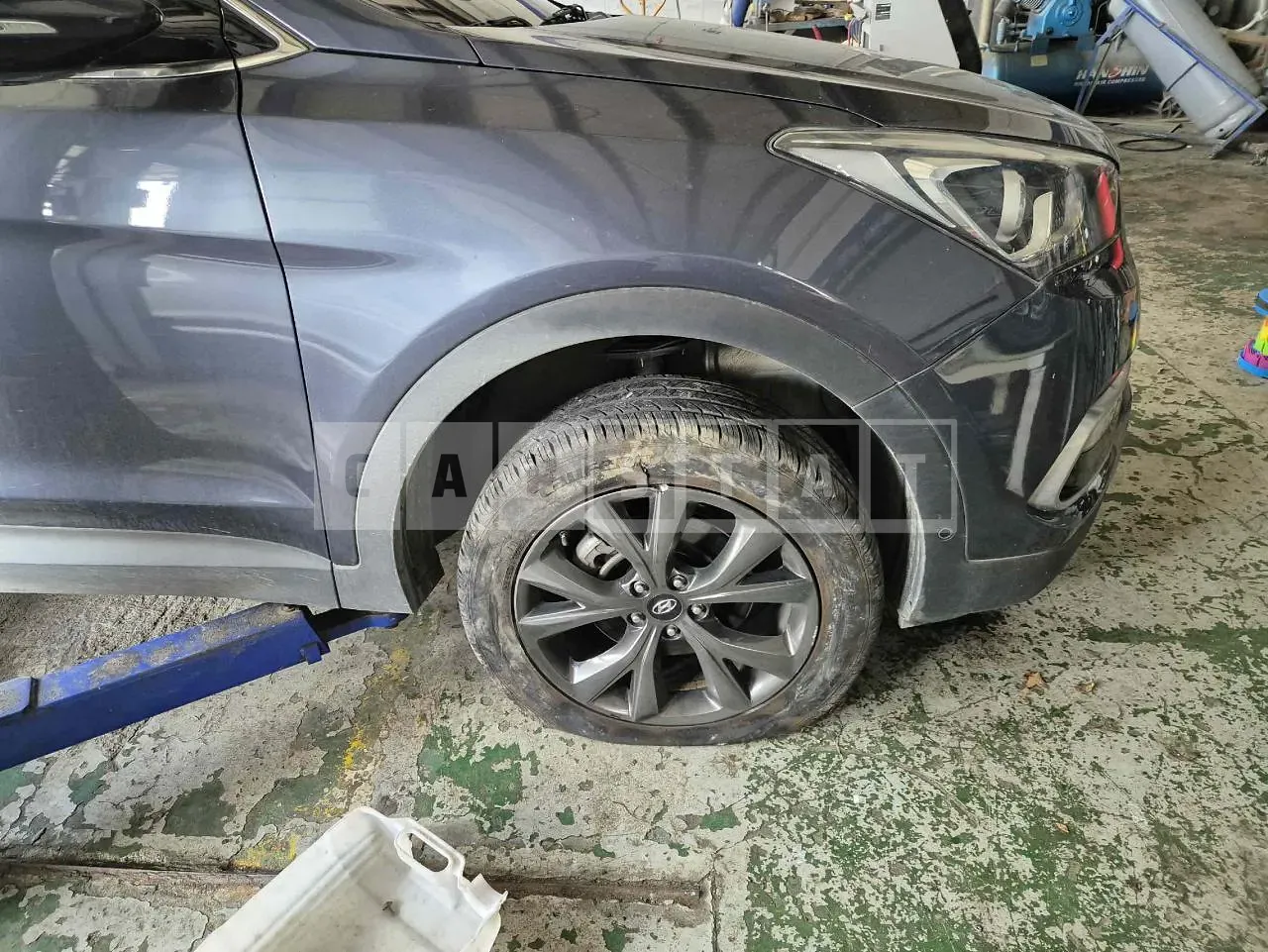 Photo 2 of 18: 2016 Hyundai Santa Fe, VIN KMHSW81UBGU644847 — Korean insurance auction