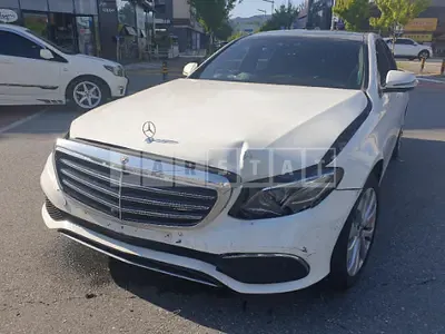 Photo 1 of 27: 2019 Mercedes-Benz E 300, VIN WDDZF4JB7KA640142 — Korean insurance auction