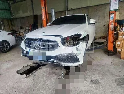 Photo 1 of 26: 2022 Mercedes-Benz E350 4Matic — Korean insurance auction