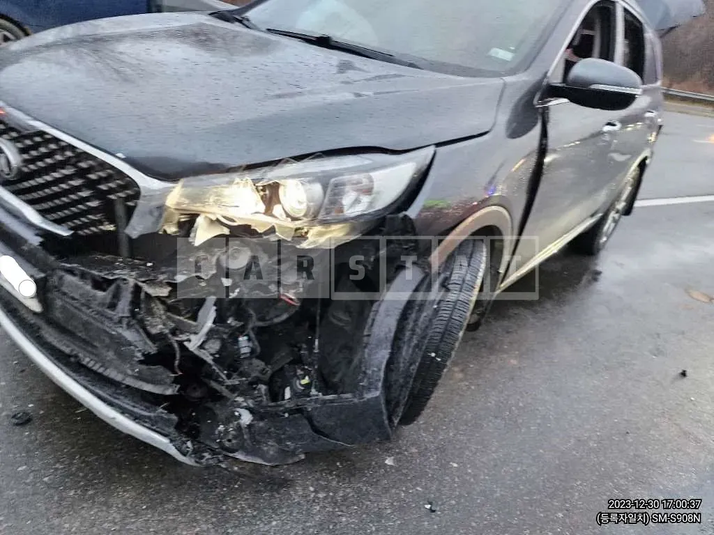Photo 2 of 17: 2015 Kia Sorento, VIN KNAPH81ABFA060943 — Korean insurance auction