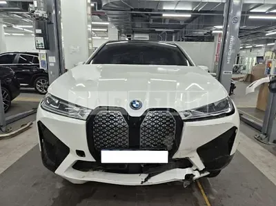 2025 BMW iX xDrive50