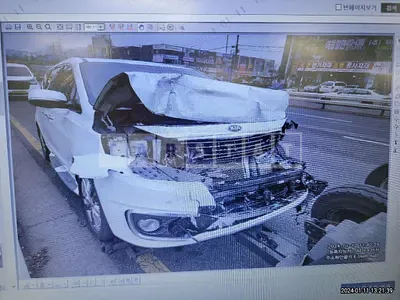 Photo 1 of 7: 2017 Kia Carnival Limousine, VIN KNAME81ABHS275548 — Korean insurance auction