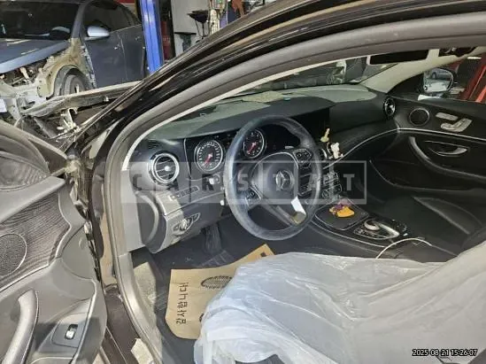 Photo 2 of 21: 2018 Mercedes-Benz E220d 4Matic — Korean insurance auction