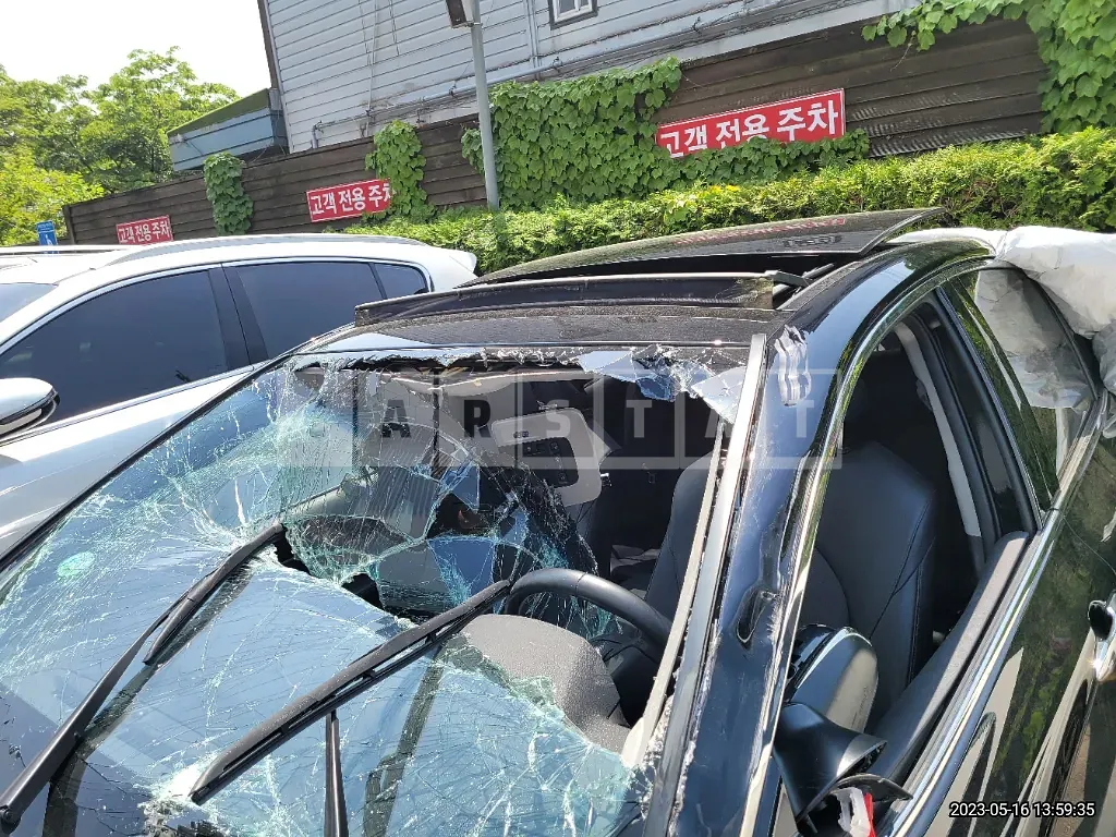Photo 2 of 18: 2018 Toyota Camry, VIN JTNB11HK1J3069616 — Korean insurance auction