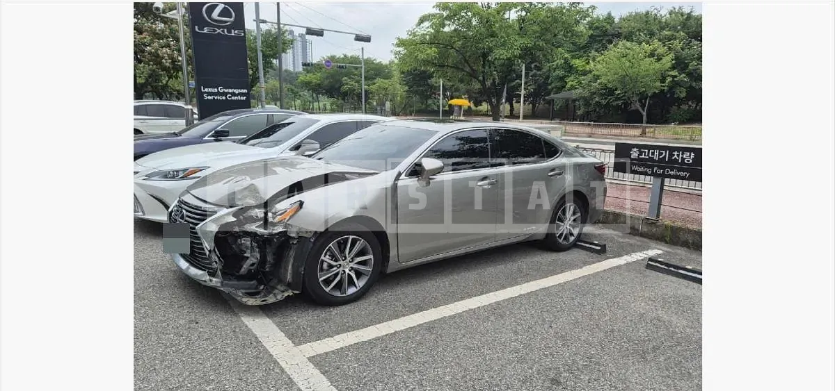 Photo 2 of 22: 2018 Lexus ES300h — Korean insurance auction