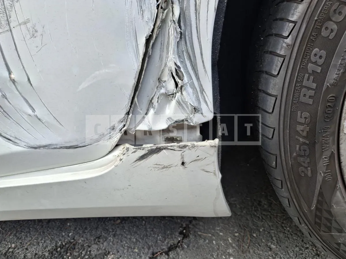Photo 2 of 11: 2020 BMW 520i — Korean insurance auction