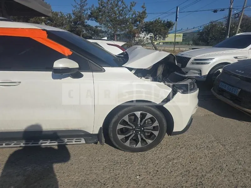 Photo 2 of 22: 2021 Kia Carnival, VIN KNANB81BBNS135618 — Korean insurance auction