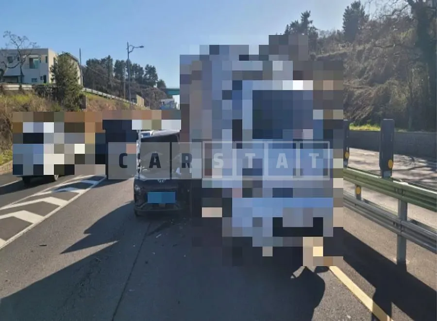 Photo 2 of 10: 2019 Hyundai Kona Electric, VIN KMHK381GFKU053140 — Korean insurance auction