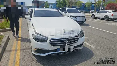Photo 1 of 23: 2023 Mercedes-Benz E300 e 4Matic — Korean insurance auction