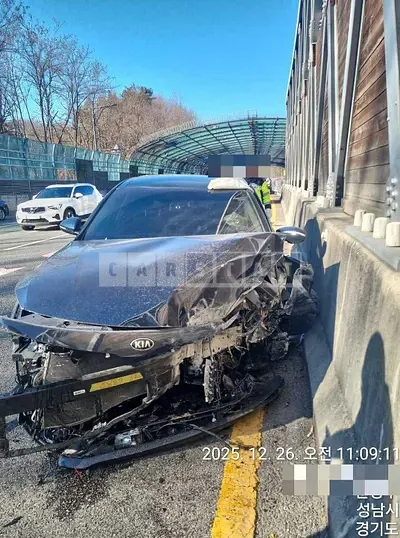 Photo 1 of 4: 2018 Kia K5 — Korean insurance auction