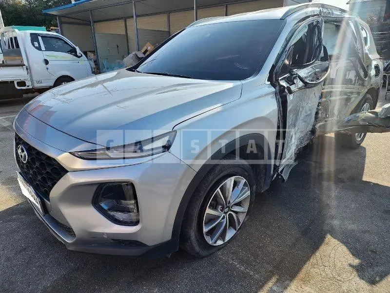 Photo 2 of 18: 2019 Hyundai Santa Fe, VIN KMHS281BBKU163858 — Korean insurance auction