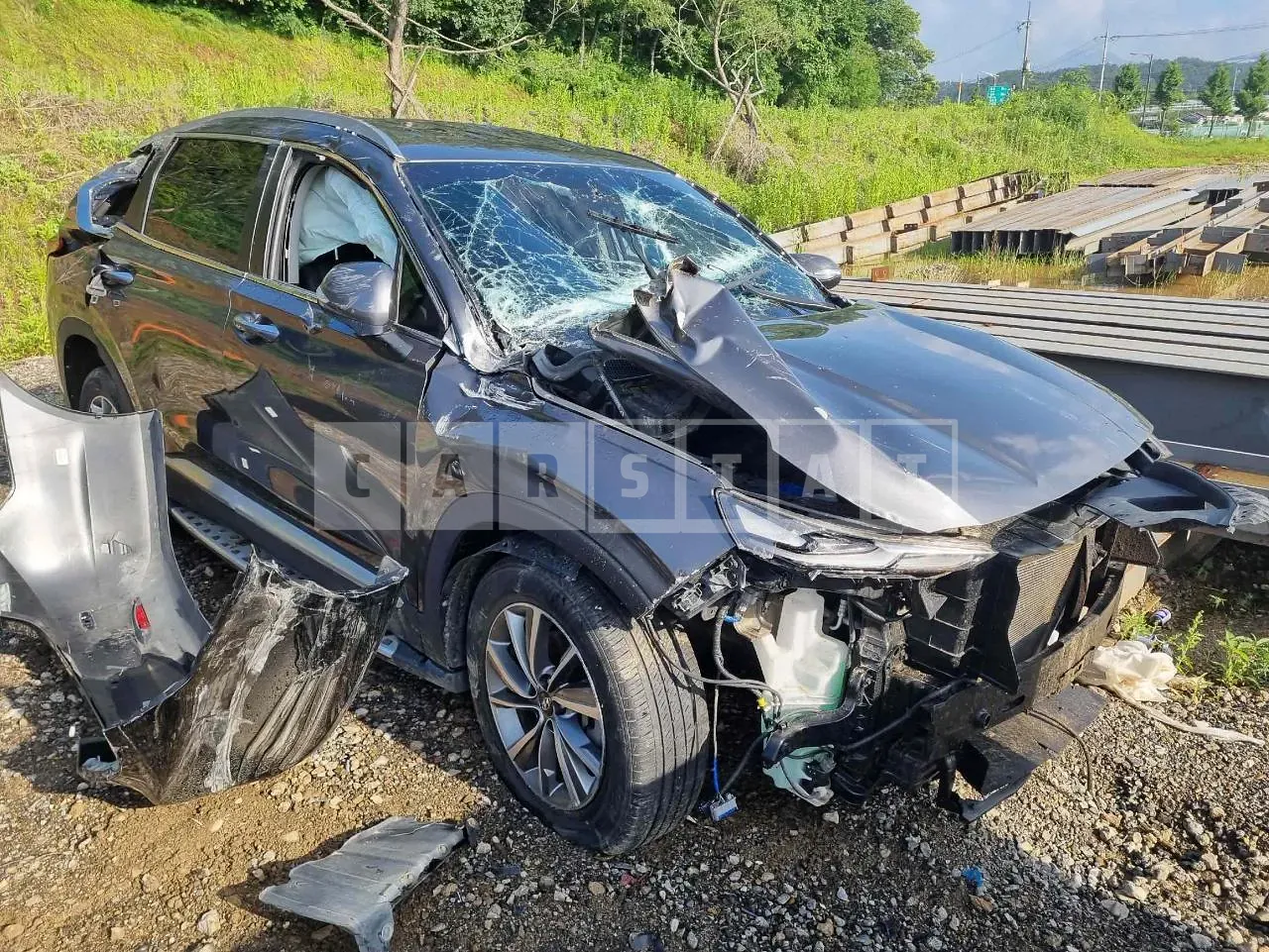 Photo 2 of 8: 2020 Hyundai Santa Fe, VIN KMHS281ABLU287220 — Korean insurance auction