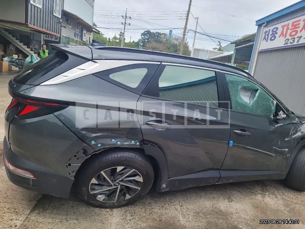 Photo 2 of 11: 2021 Hyundai Tucson, VIN KMHJC81BGMU006059 — Korean insurance auction