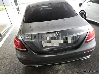Photo 1 of 13: 2017 Mercedes-Benz E200 — Korean insurance auction