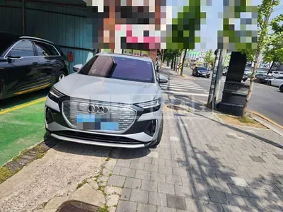 Photo 1 of 47: 2022 Audi Q4 e-tron 40 — Korean insurance auction