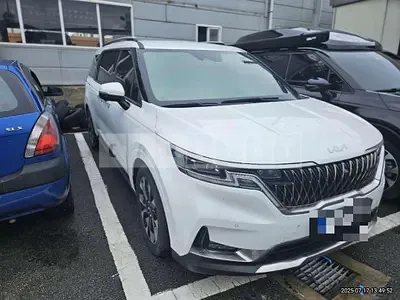 Photo 1 of 13: 2023 Kia Carnivals — Korean insurance auction
