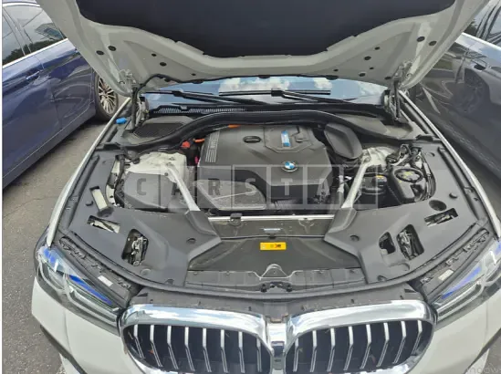 Photo 2 of 29: 2022 BMW 530e — Korean insurance auction