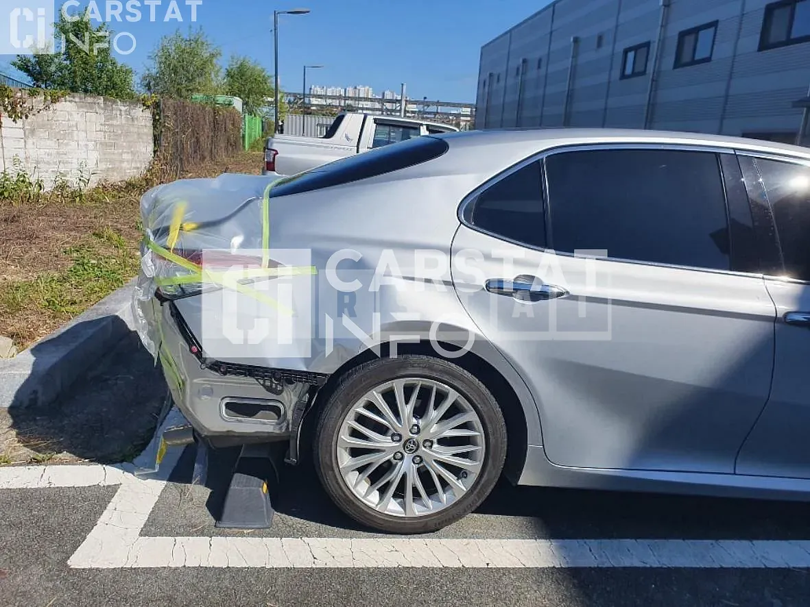 Photo 2 of 13: 2018 Toyota Camry — Korean insurance auction
