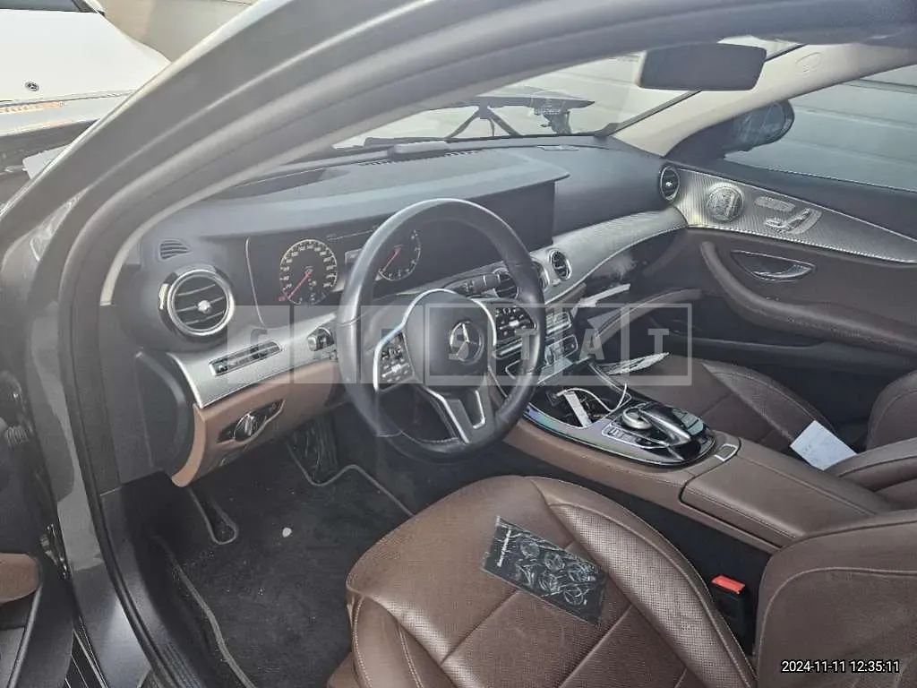Photo 2 of 30: 2019 Mercedes-Benz E 300, VIN WDDZF4JB2KA669290 — Korean insurance auction