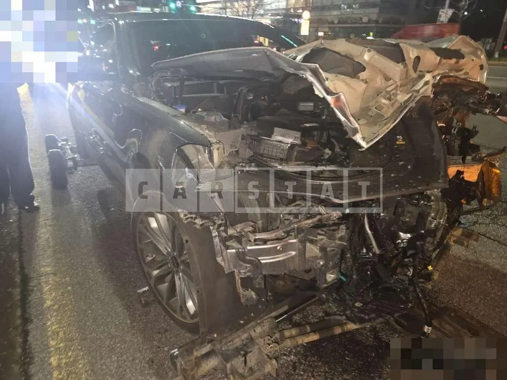Photo 2 of 9: 2015 Genesis 3.3 — Korean insurance auction