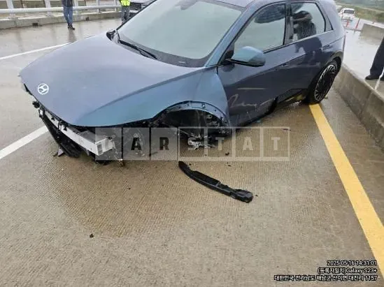 Photo 2 of 17: 2023 Hyundai IONIQ 5 — Korean insurance auction