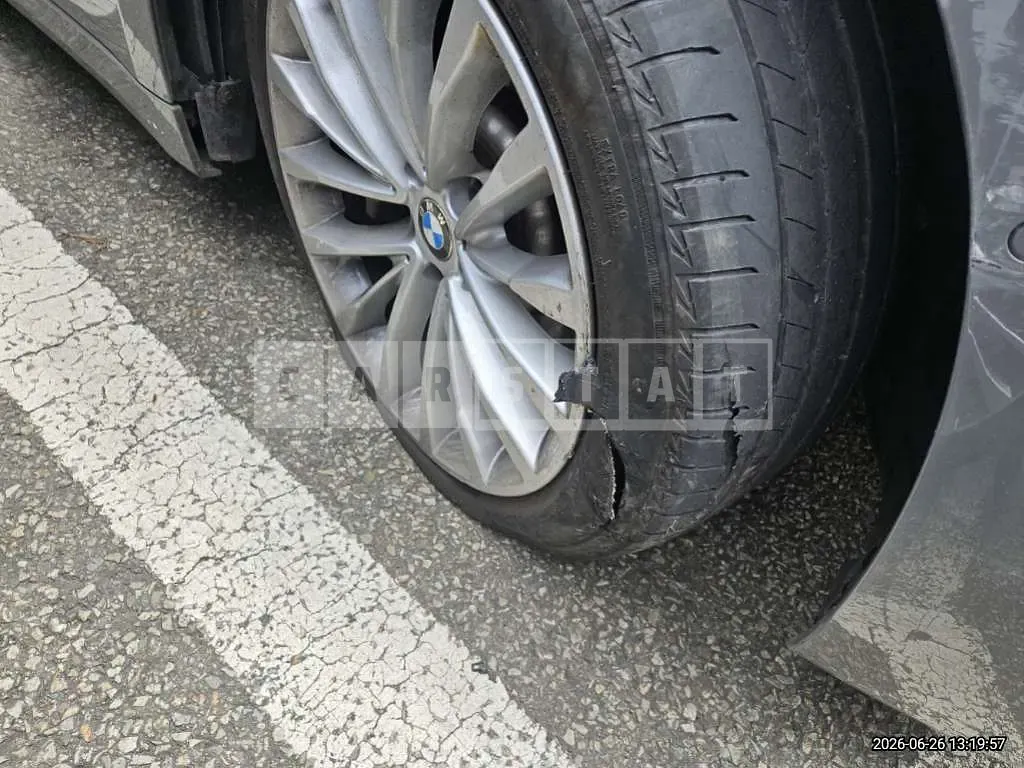 Photo 2 of 22: 2021 BMW 530i — Korean insurance auction