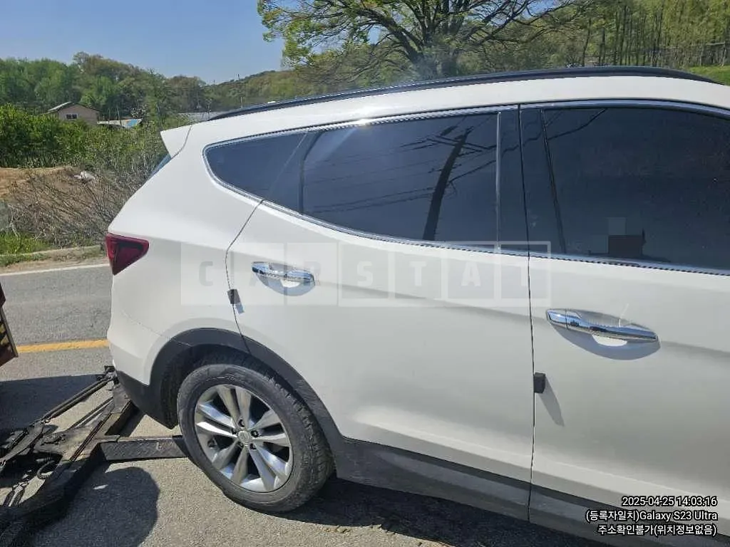Photo 2 of 13: 2015 Hyundai Santa Fe DM — Korean insurance auction